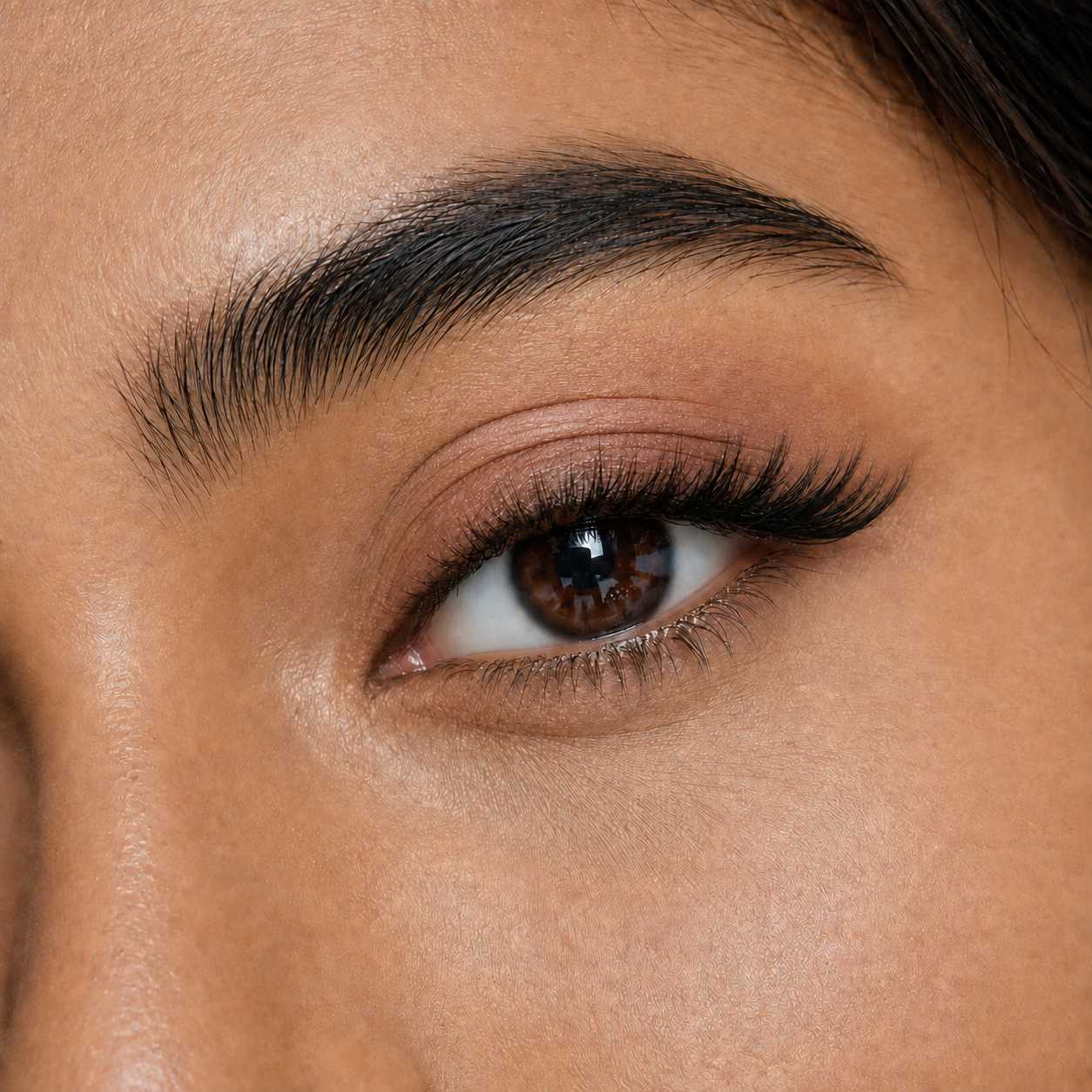 Eye after applying cluster lashes